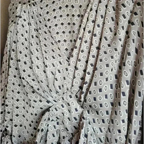 Grey and Black V Neck Polyester Spring Top  med - Picture 2 of 6